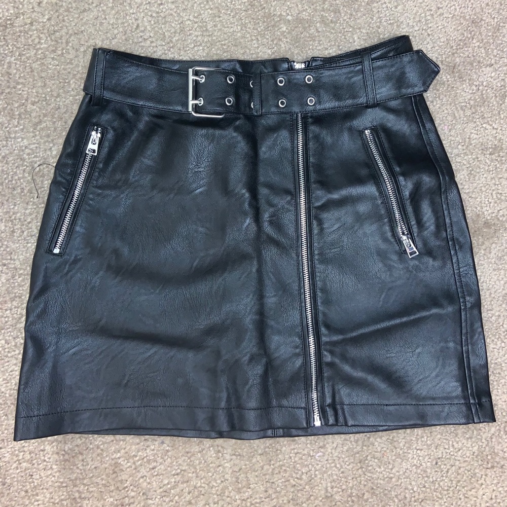 Leather skirt with zippers